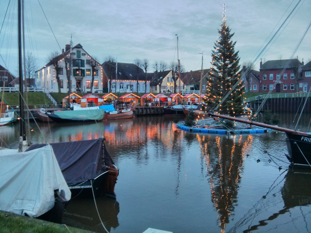 Weihnachtsmarkt in Carolinensiel - Hafenblick