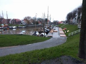 Weihnachten 2017 - Weihnachtsbudenaufbau im Museumshafen in Carolinensiel