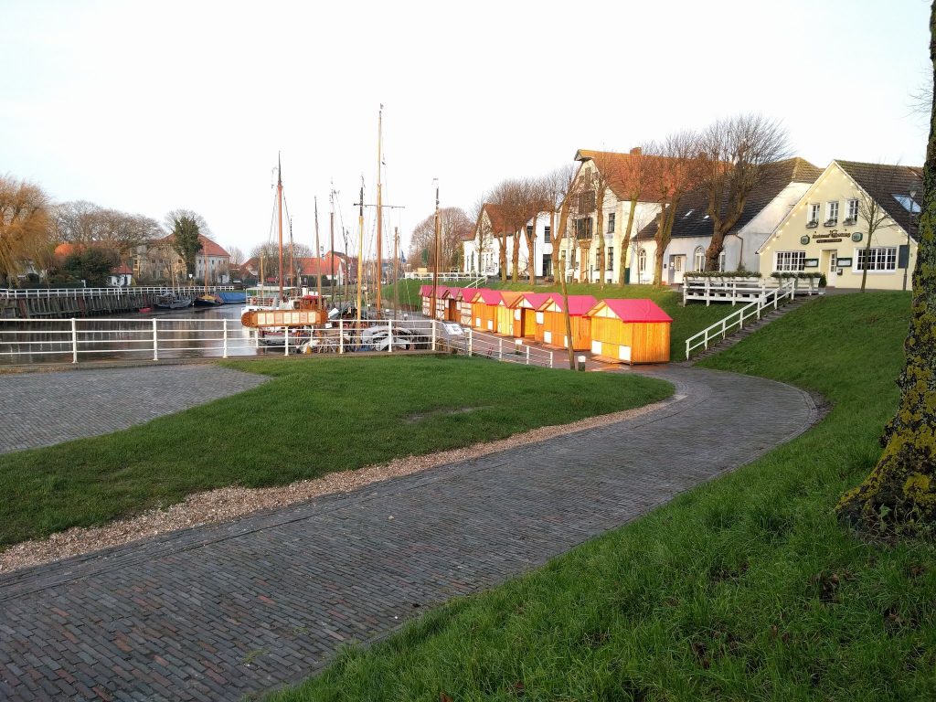 Buden beim Weihnachtsmarkt in Carolinensiel 2017