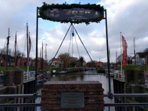 Weihnachten 2017 - Wintermarkt in Carolinensiel, Plakat im Hafen.