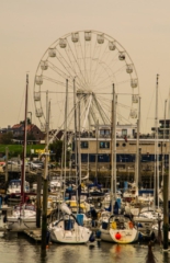 Bensersiel Hafen mit Riesenrad