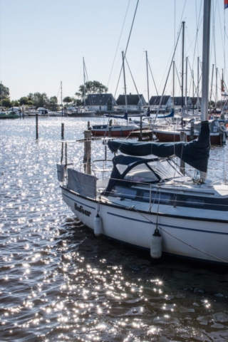 Segelboote im Yachthafen von Harlesiel