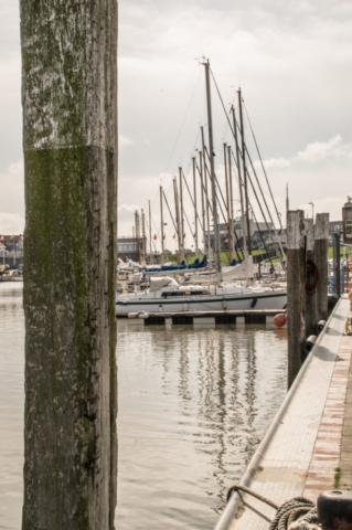 Segelboote in Harlesiel im Yachthafen