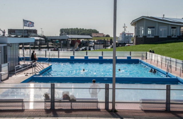 Beheiztes Meerwasser Schwimmbad am Strand von Harlesiel